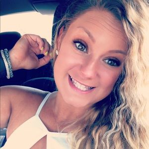 Meet your Posher, Carrie